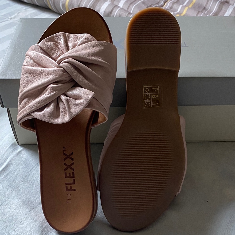 The FLEXX Women's Blush Knotted Slide Sandals